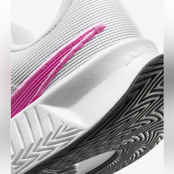 Nike women’s tennis shoes - Picture 8 of 14